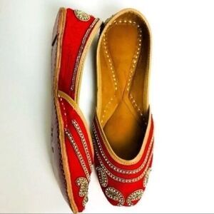 Hand
crafted womans shoes Red embellished Punjabi Jutti Khussa EU36 BoxP